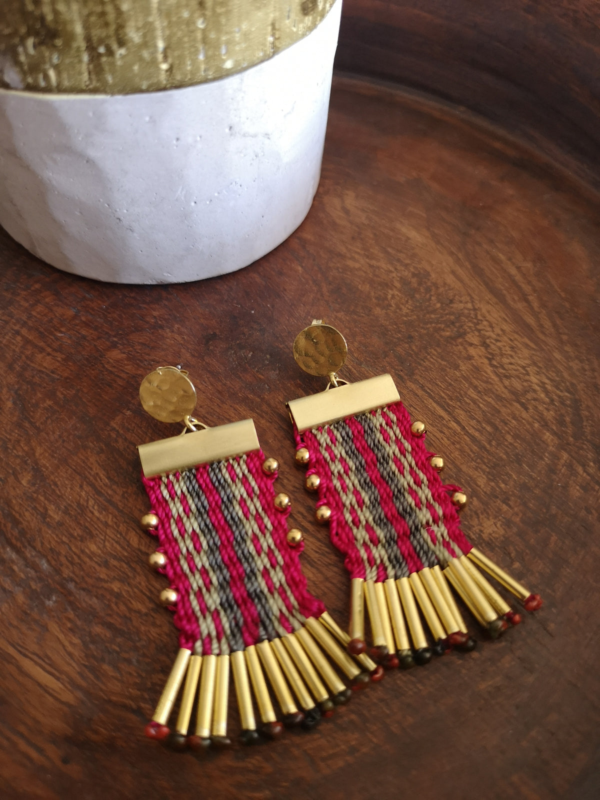 Aros tassel con base / Tassel earrings - Rocio Fucsia short tassel