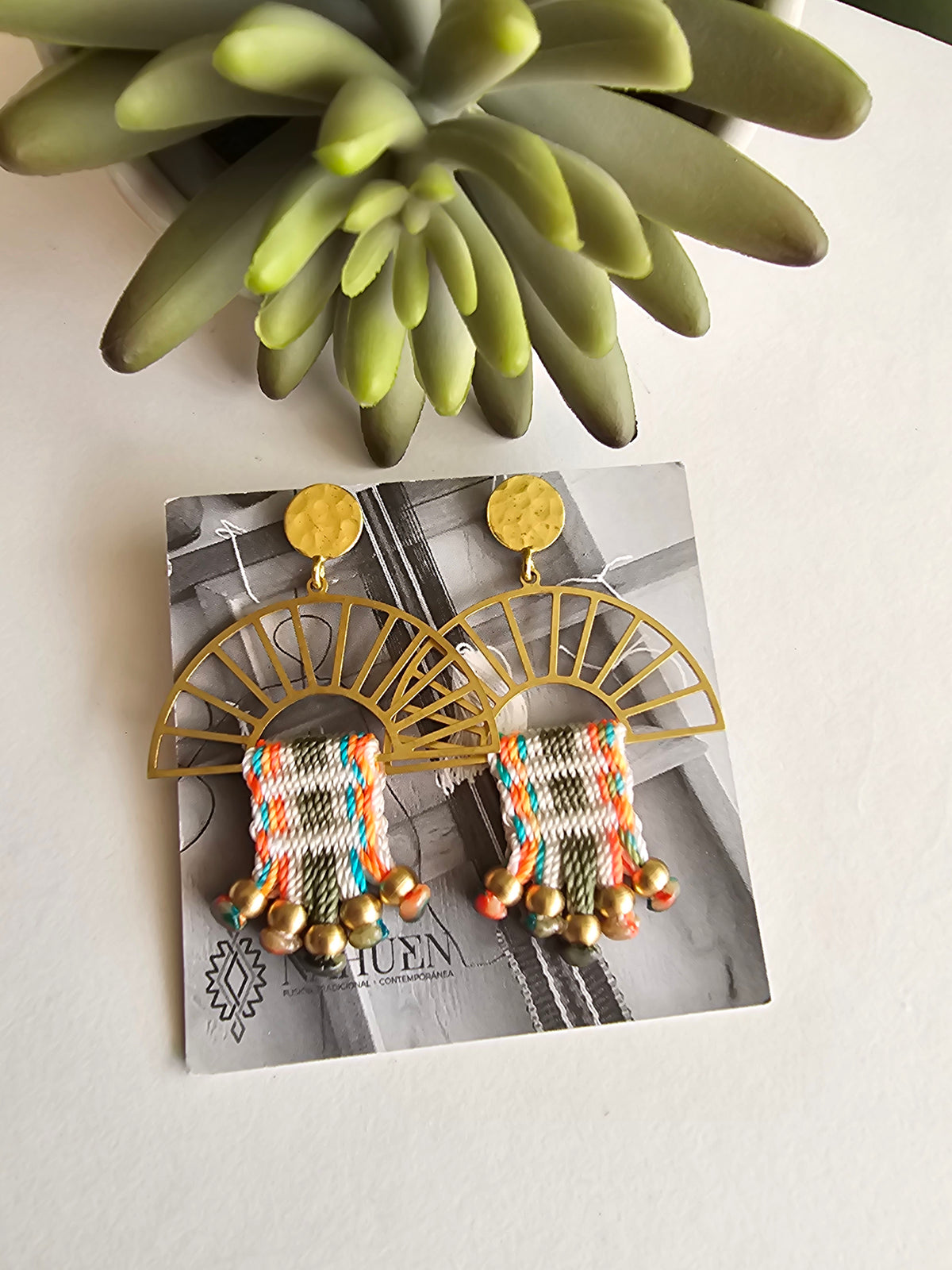 Aros media luna /half moon earrings - Dedal salmon